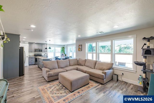 1443 45th Av, Sweet Home, OR 97386