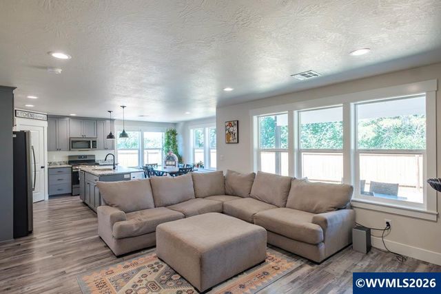 1443 45th Av, Sweet Home, OR 97386