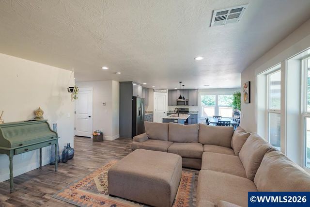 1443 45th Av, Sweet Home, OR 97386