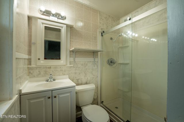 101 Taylor Rd, Oak Ridge, TN 37830