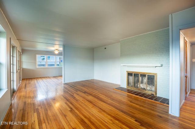 101 Taylor Rd, Oak Ridge, TN 37830