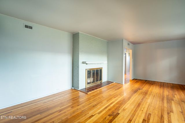 101 Taylor Rd, Oak Ridge, TN 37830