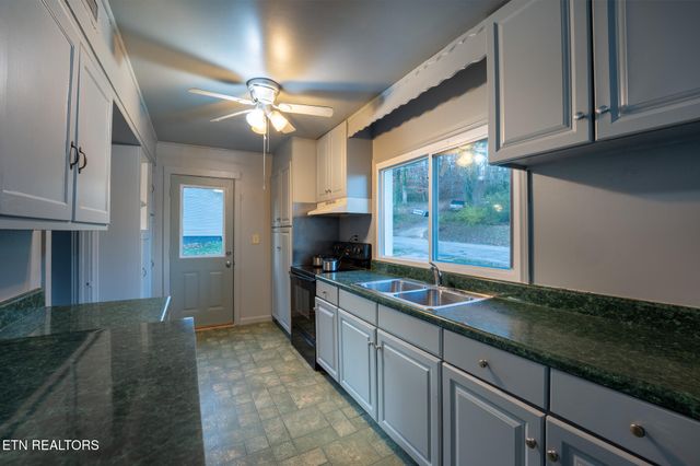 101 Taylor Rd, Oak Ridge, TN 37830