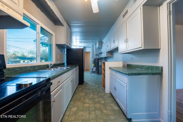 101 Taylor Rd, Oak Ridge, TN 37830