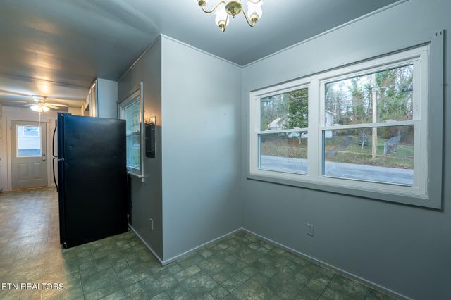 101 Taylor Rd, Oak Ridge, TN 37830