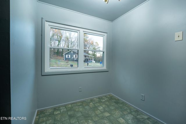 101 Taylor Rd, Oak Ridge, TN 37830