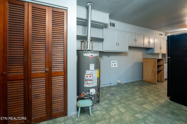 101 Taylor Rd, Oak Ridge, TN 37830