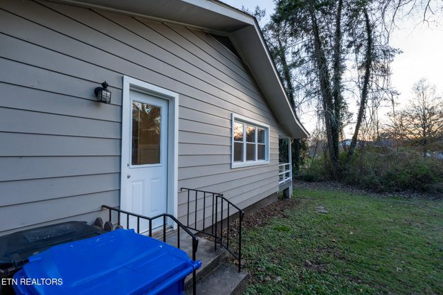 101 Taylor Rd, Oak Ridge, TN 37830