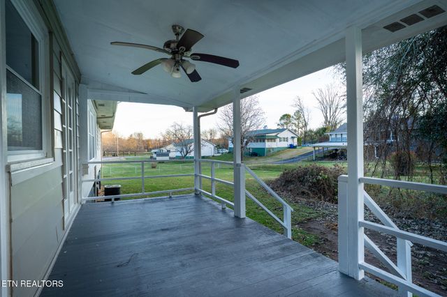 101 Taylor Rd, Oak Ridge, TN 37830