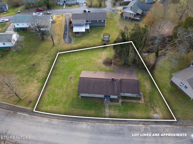 101 Taylor Rd, Oak Ridge, TN 37830