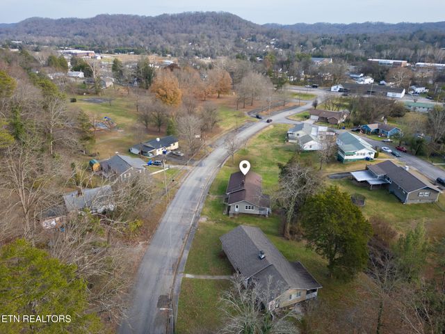 101 Taylor Rd, Oak Ridge, TN 37830