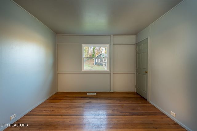 101 Taylor Rd, Oak Ridge, TN 37830