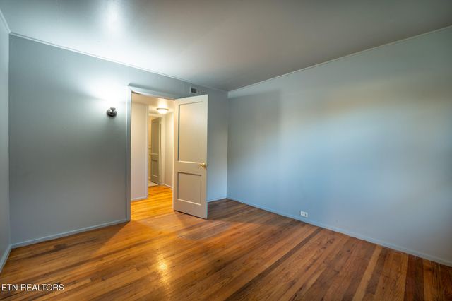 101 Taylor Rd, Oak Ridge, TN 37830