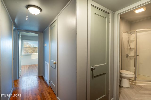 101 Taylor Rd, Oak Ridge, TN 37830