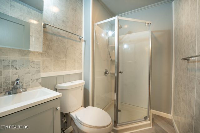 101 Taylor Rd, Oak Ridge, TN 37830