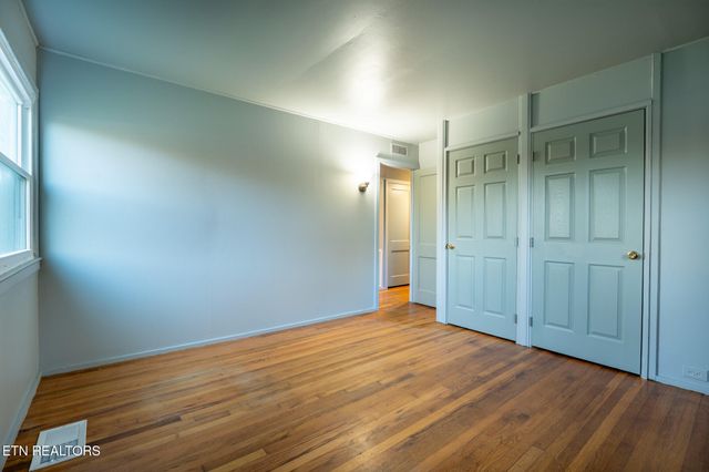 101 Taylor Rd, Oak Ridge, TN 37830