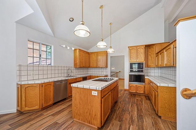 2072 Moonstone Cir, El Dorado Hills, CA 95762