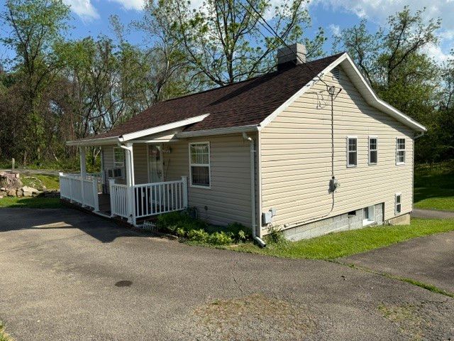 51 Hickory St, Ellsworth Boro, PA 15021