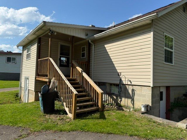 51 Hickory St, Ellsworth Boro, PA 15021