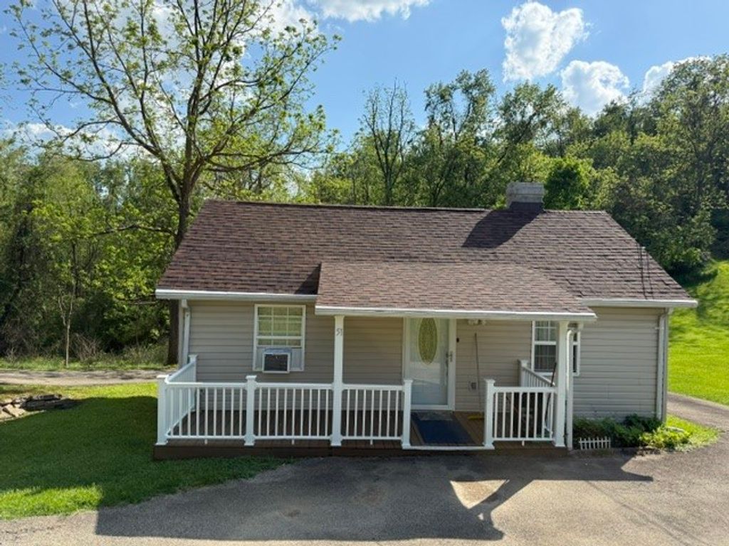 51 Hickory St, Ellsworth Boro, PA 15021