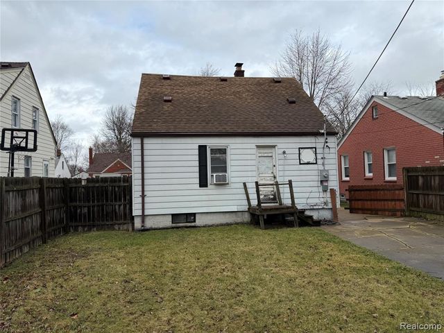 20048 Washtenaw Street, Harper Woods, MI 48225