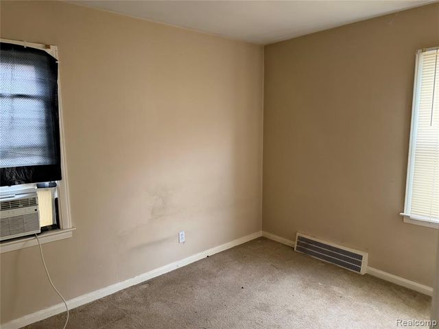 20048 Washtenaw Street, Harper Woods, MI 48225