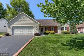 27 ROSEMONT DR, Myerstown, PA 17067