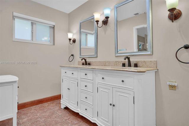 11472 SW 28th Ter, Miami, FL 33165