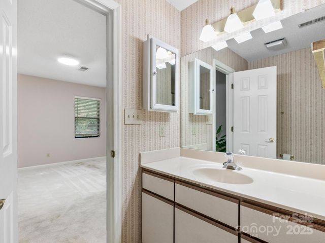 2604 Vineyard Boulevard, Asheville, NC 28805