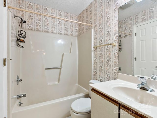 2604 Vineyard Boulevard, Asheville, NC 28805