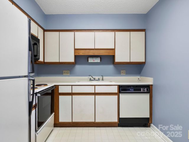 2604 Vineyard Boulevard, Asheville, NC 28805