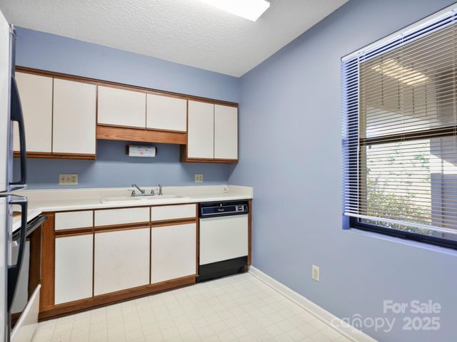 2604 Vineyard Boulevard, Asheville, NC 28805