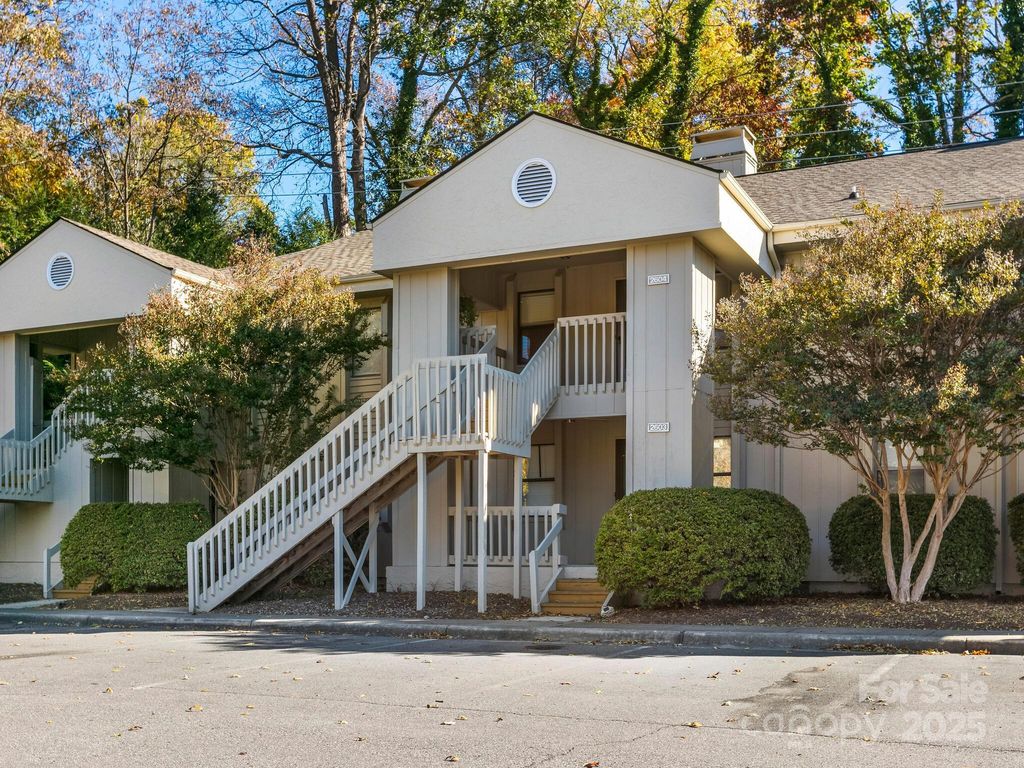 2604 Vineyard Boulevard, Asheville, NC 28805