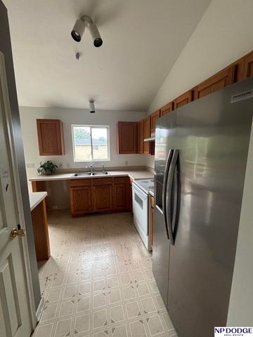 8005 Bauman Avenue, Omaha, NE 68122