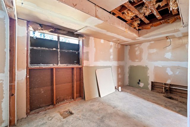 230 County Road 422, Bartlett, TX 76511