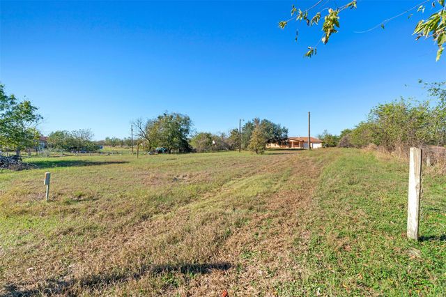 230 County Road 422, Bartlett, TX 76511