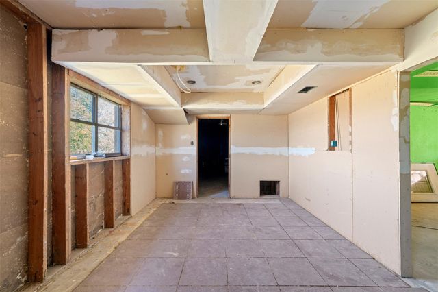 230 County Road 422, Bartlett, TX 76511