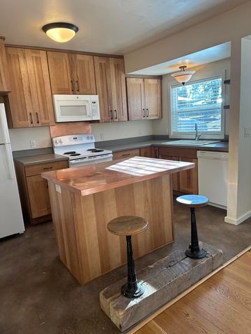 558 NE Lafayette Avenue, Bend, OR 97701