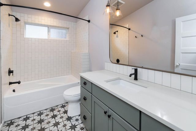 558 NE Lafayette Avenue, Bend, OR 97701