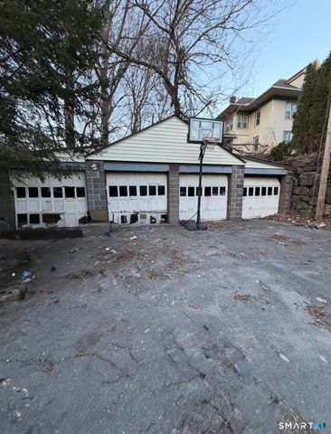 76 Chapman Avenue, Waterbury, CT 06710