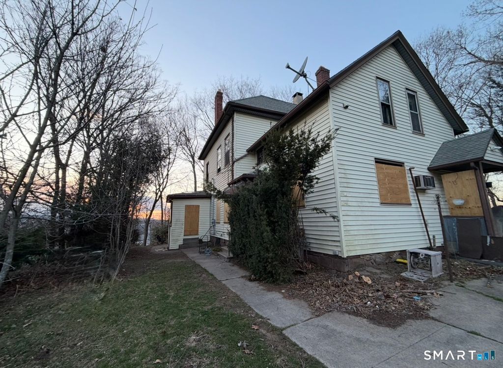 76 Chapman Avenue, Waterbury, CT 06710
