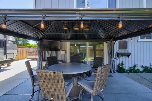 8697 Quail Oak Way, Orangevale, CA 95662