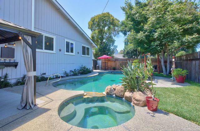 8697 Quail Oak Way, Orangevale, CA 95662