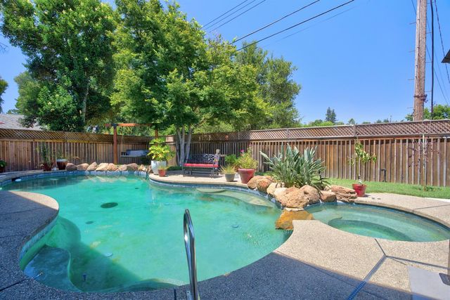 8697 Quail Oak Way, Orangevale, CA 95662