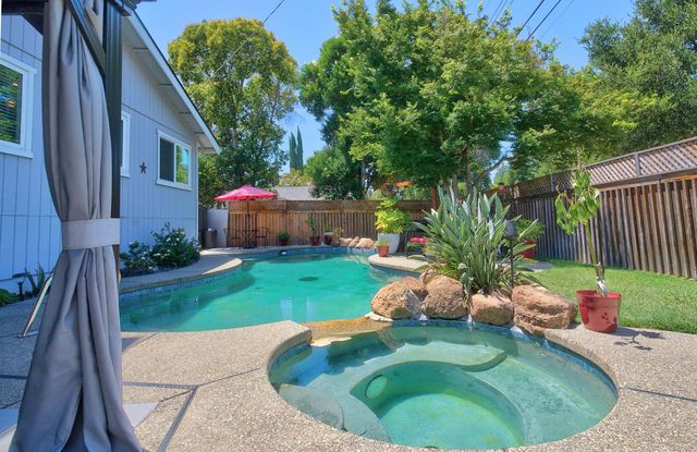 8697 Quail Oak Way, Orangevale, CA 95662