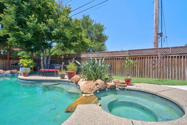 8697 Quail Oak Way, Orangevale, CA 95662