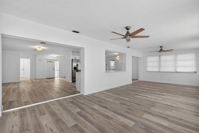 8776 SE Bahama Circle, Hobe Sound, FL 33455