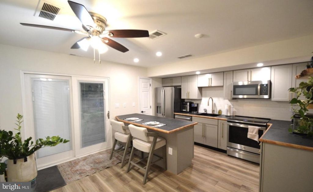 138 CREEKSIDE CT, Newark, DE 19702