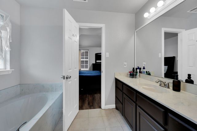 141 Country Drive, Waxahachie, TX 75165