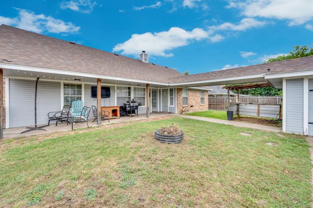 141 Country Drive, Waxahachie, TX 75165